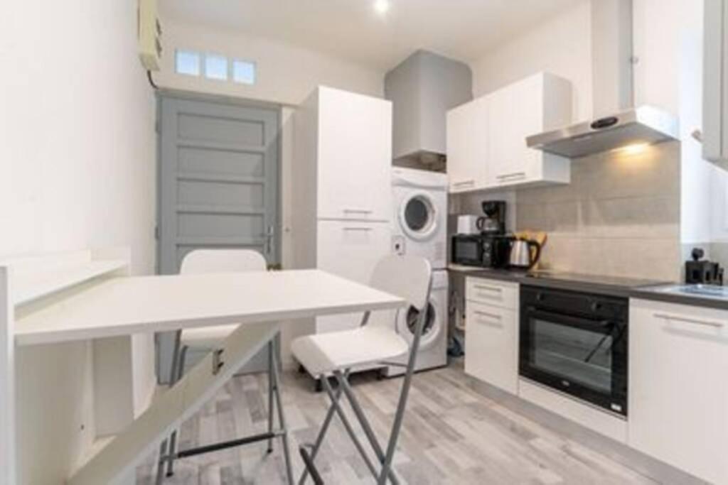 Le Charme du médiéval dans un appartement cosy Hyères Exterior foto